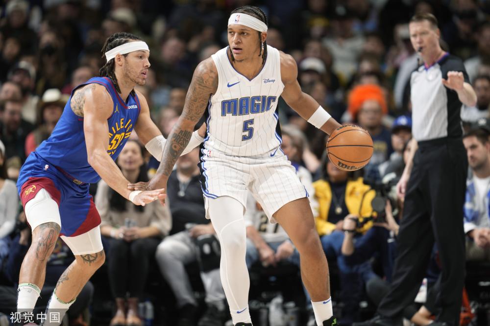 何运动员必 何运动员必