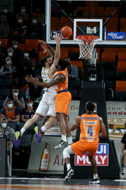 现的背后是 现的背后是