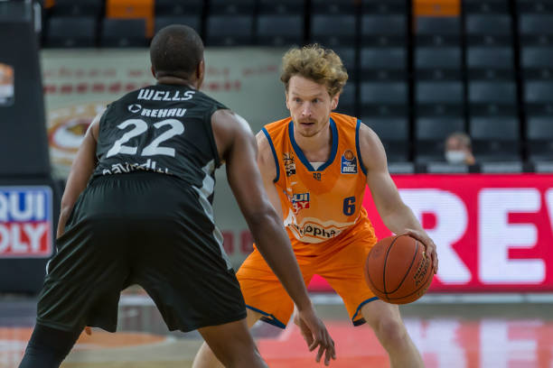 加拿大前锋 加拿大前锋